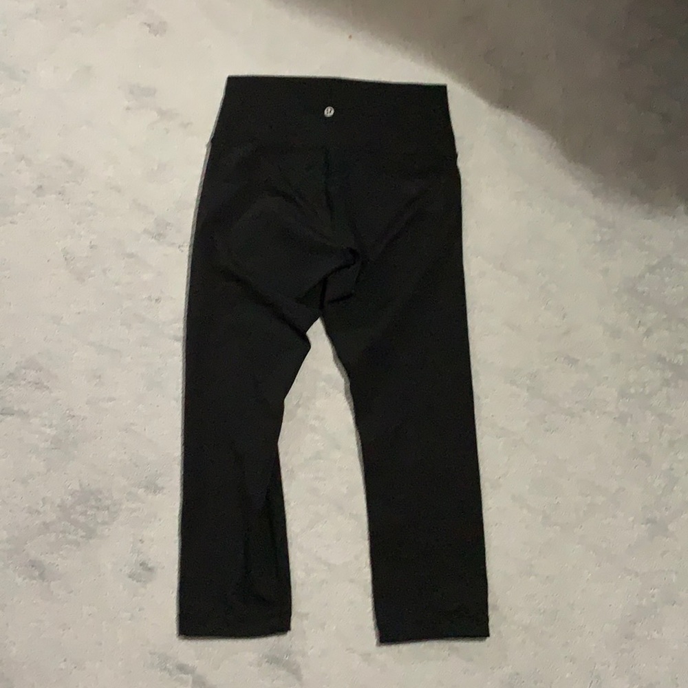 Lulu Lemon black cropped leggings